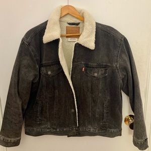 Levi’s Sherpa lined black denim jacket. Size XL.